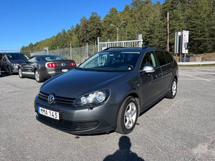 Volkswagen Golf Kombi 1.6 TDI 105hk Kamera Drag Motorvärmare