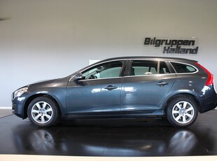 Volvo V60 D5 AWD Momentum Drag Pdc Värm Xenon Nyservad&Nybes