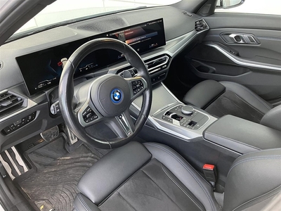 BMW 330e xDrive Touring M-Sport Nav Backkamera HiFi Drag