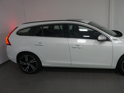 Volvo V60 D5 AWD Twin Engine R-Design Fast drag backkamera