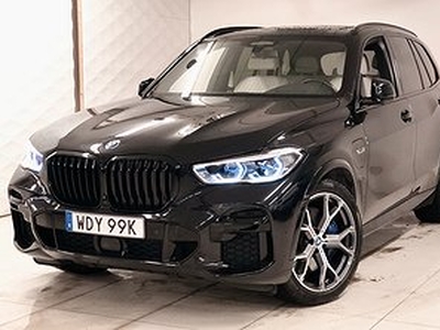 BMW X5 xDrive 45e / Mycket utrustning! / Momsbil