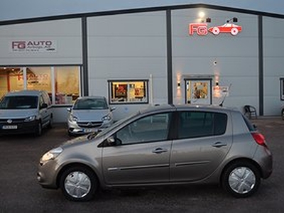 Renault Clio 5-dörrars Halvkombi 1.2 TCe 100 hk M-Värmare