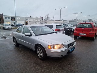 Volvo S60 2.4 140HK 1 Års Garanti 0% RÄNTA 36MÅN