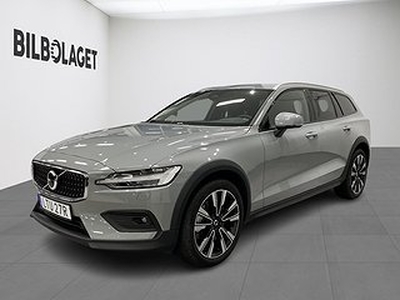 Volvo V60 Cross Country B4 AWD Diesel Plus / Dragkrok / Läderklädsel / HarmanKardon