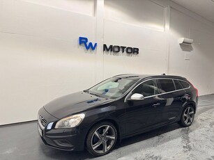 Volvo V60 D5 AWD 215hk R-Design Drag D-värm Navi Keyless