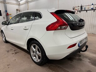 Volvo V40 D2 Momentum Euro 6 Dragkrok Ny Kamrem