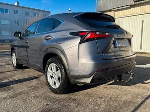 Lexus NX 300h AWD 2.5 AWD E-CVT Euro 6 ( låg mil 9810 )