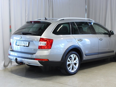 Skoda Octavia Scout 2.0 TDI 4x4 Business, Drag, Värmare