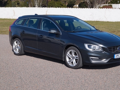 Volvo V60 D4 Momentum P-sensorer & Rattvärme Nybesiktigad