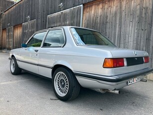 BMW 323 i