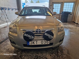 Toyota Avensis Kombi 2.0 VVT En Ägare Superfin