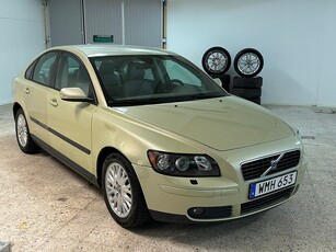 Volvo S40 T5 220 hk / NY SERVAD / AUTOMAT