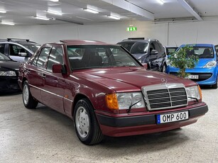 Mercedes-Benz E 300 4G-Tronic I NY SERVAD I Taklucka