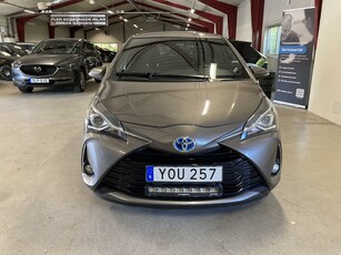 Toyota Yaris Hybrid e-CVT Executive / V-hjul / Motorvärmare