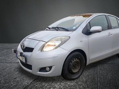 Toyota Yaris5-dörrar 1.33 Dual VVT-i 2011, Halvkombi