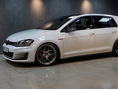 Volkswagen Golf GTI Performance 2.0 230hk Panorama