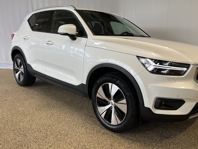 Volvo XC40B4 FWD Bensin Momentum Advanced SE, Navigation PRO, Parkeringssupport, Ljuspaket, Förarstöd, Dragkrok Halvautomatisk 2021, SUV