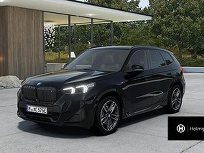 BMW iX1 xDrive30 M Sport Innovation DAP Panorama El-Stol H K Drag