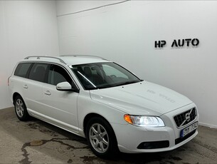 Volvo V70 D5 AWD 205hk Summum Drag D-värm GPS Skinn