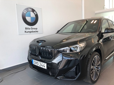 BMW iX1 xDrive30 M-Sport | DEMOBIL | H&K | Drag | 20