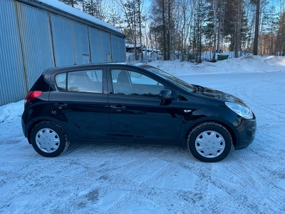 Hyundai i20 5-dörrar 1.4/Automat/Ny Besiktad/Låga mil/Aux/Usb