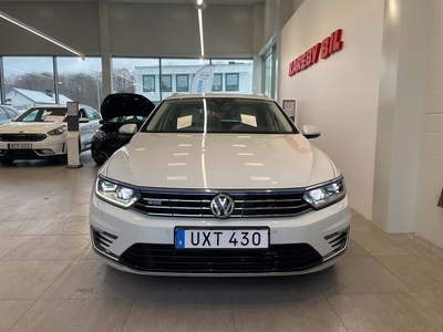 Volkswagen Passat Sporscombi GTE Dynaudio Cockpit Drag Pano