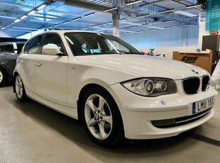 BMW 118 d Aut / Läder / Dragkrok / Navigation / Taklucka