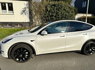 Tesla Model Y Long Range AWD MOMS MY23 1 ägare Inductionhjul