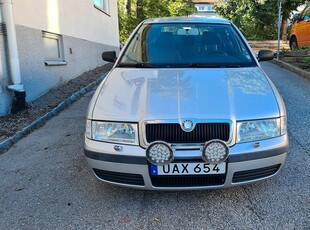 Skoda Octavia 1.6 MPI 102hk Två brukare(varav en familj)