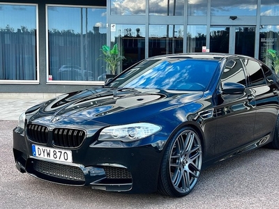 BMW M5F10 V8 Head-Up 22” Fälg Schmiedmann Sportsystem 2012, Sedan