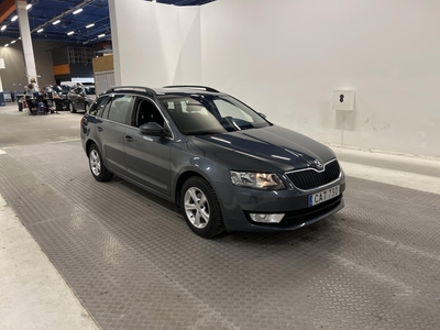 Skoda Octavia Kombi 1.6 TDI 4x4 105hk Sensorer Drag Välserv