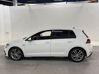 Volkswagen Golf TSI R-line Värmare Cockpit CarPlay Kamera