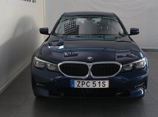 BMW 330e Sedan Model Sport HiFi Rattvärme Park Assist