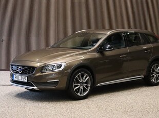 Volvo V60 Cross Country D4 AWD Geartronic Summum drag