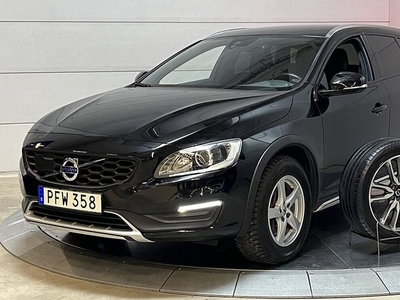 Volvo V60Cross Country D4 AWD Bus Adv Summum s&v-hjul drag kamera 2017, Kombi