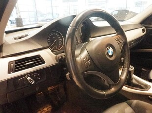 BMW 325 i Touring Sportpaket Drag HiFi PDC Xenon 218hk