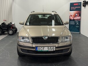 Skoda Octavia Kombi 2.0 FSI 4x4 | LÅGMIL | EN BRUKARE |