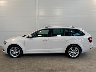 Skoda Octavia Kombi 2.0 TDI Style Drag D-värme CarPlay 150hk 2020