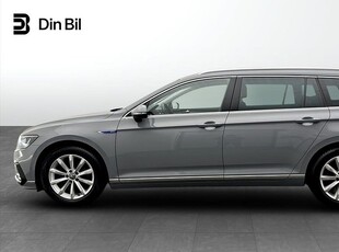 Volkswagen Passat Sportscombi GTE DSG P-värmare/Drag/Navigation