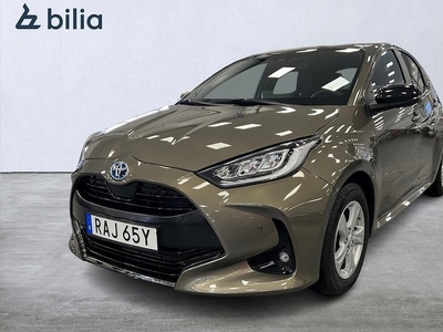 Toyota YarisHybrid 1.5 5D Style Säkerhetspaket Vinterhjul 2023, Halvkombi