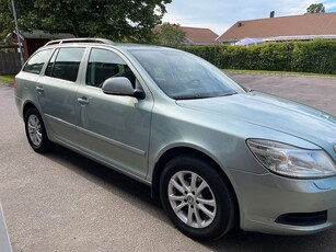 Skoda Octavia 1.6tdi ny besiktad låg år skatt