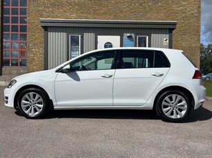 Volkswagen Golf TSI 105hk *Backkamera /Drag /LÅGMIL /1 Ägare