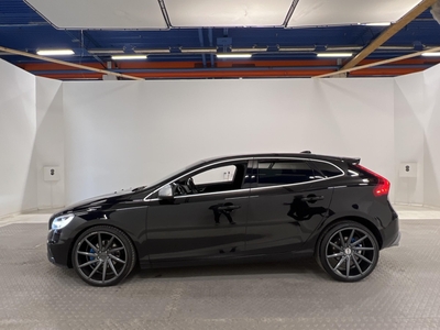 Volvo V40 T3 R-Design VOC Värmare Skinn/Alcantara Välservad