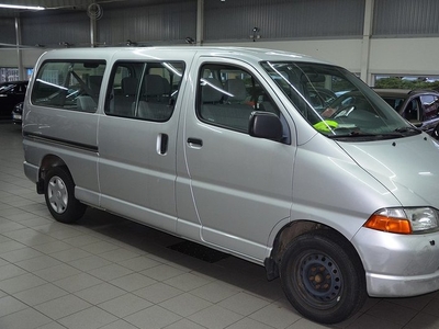 Toyota HiaceMinibuss 2.7 9-Sits AC 2001, Minibuss