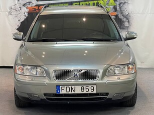 Volvo V70 2.5T AWD KINETIC 210HK NY BESIKTAD NY SERVAD