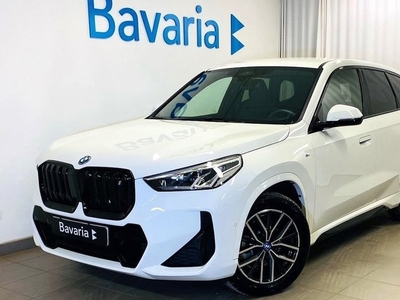 BMW iX1xDrive30 Drag Värmare Rattvärme Carplay Backkamera 2023, SUV