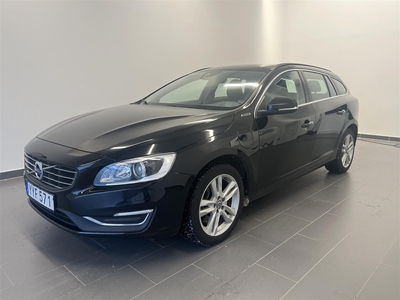 Volvo V60 D5 AWD Plug-In Hybrid Twin Engine Classic Momentum Drag