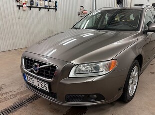 Volvo V702.4D AUTOMAT SUMMUM 2010, Kombi