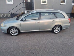 Toyota Avensis Kombi 1.8 VVT-i.Ny bes. S+V.däck.Drag.Mkt.bytt