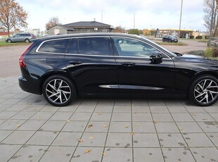 Volvo V60T5 Momentum Advanced Edition Drag NaviSvensksåld 1 Ägare 2019, Kombi